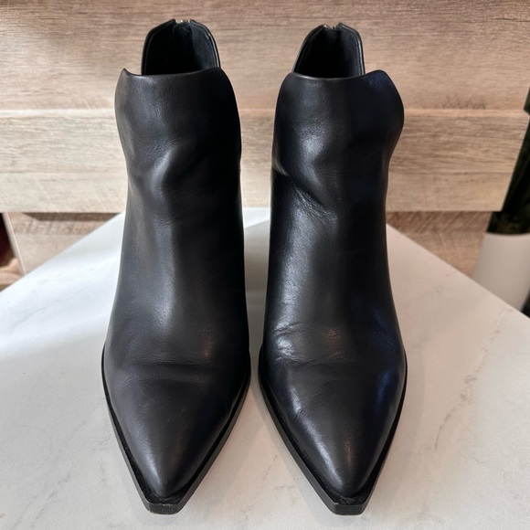 VINCE CAMUTO | Gigietta Bootie - Picture 4 of 9